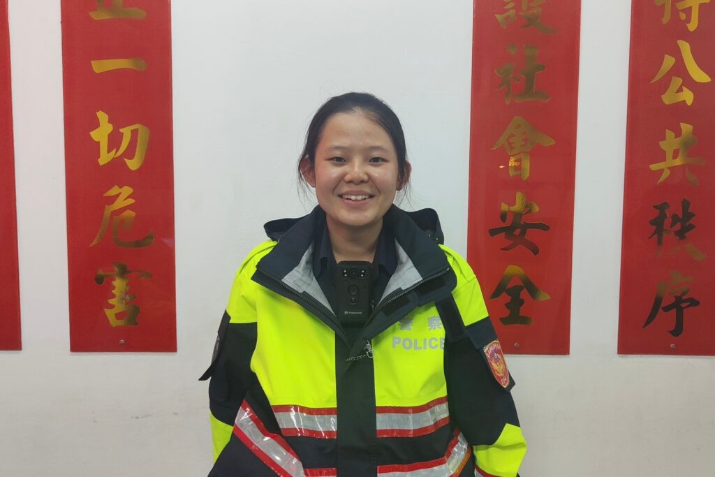 翁倒臥路邊疑失智 萬華警溫暖助安置 1 陳嘉倩