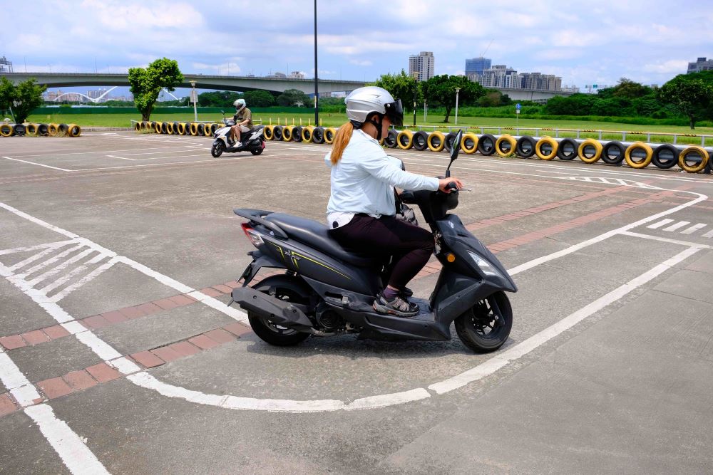 考照不卡關 新北河濱9處免費機車練習場助攻 1 《圖說》新北河濱公園機車練習場,為免費開放且無需預約,讓初學者或備考民眾能安全模擬考照路線。〈高灘處提供〉