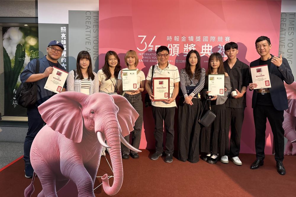 青年奧斯卡--金犢獎 龍華科4大獎 6師優秀指導教師 1 《圖說》第34屆時報金犢獎,龍華科大勇奪4項大獎,6師獲優秀指導教師獎。〈龍華科大提供〉