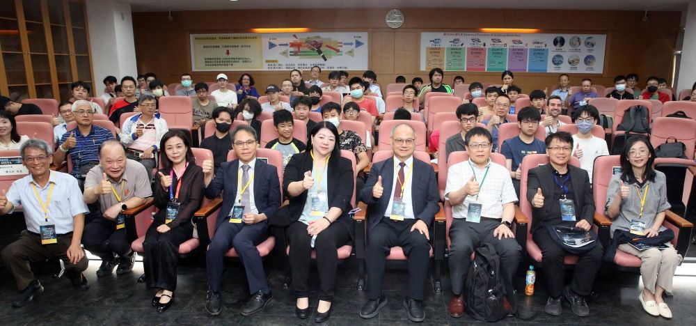聚焦AI引領智慧應用新紀元 龍華科大AISTA 2025會議提升台灣國際競爭力 1 《圖說》龍華科大舉辦AISTA 2025國際會議,聚焦AI引領智慧應用新紀元,前排右三龍華科大校長葛自祥。〈龍華科大提供〉