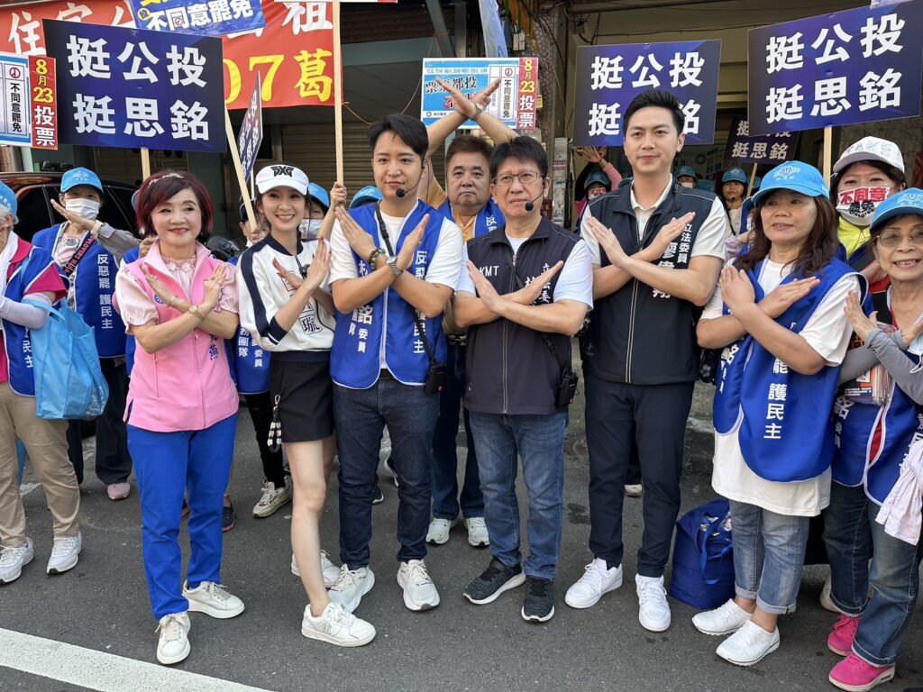 藍營年輕戰將竹東掃街拜票 林思銘:823「不同意罷免」,讓新竹再贏一次! 1 11408121