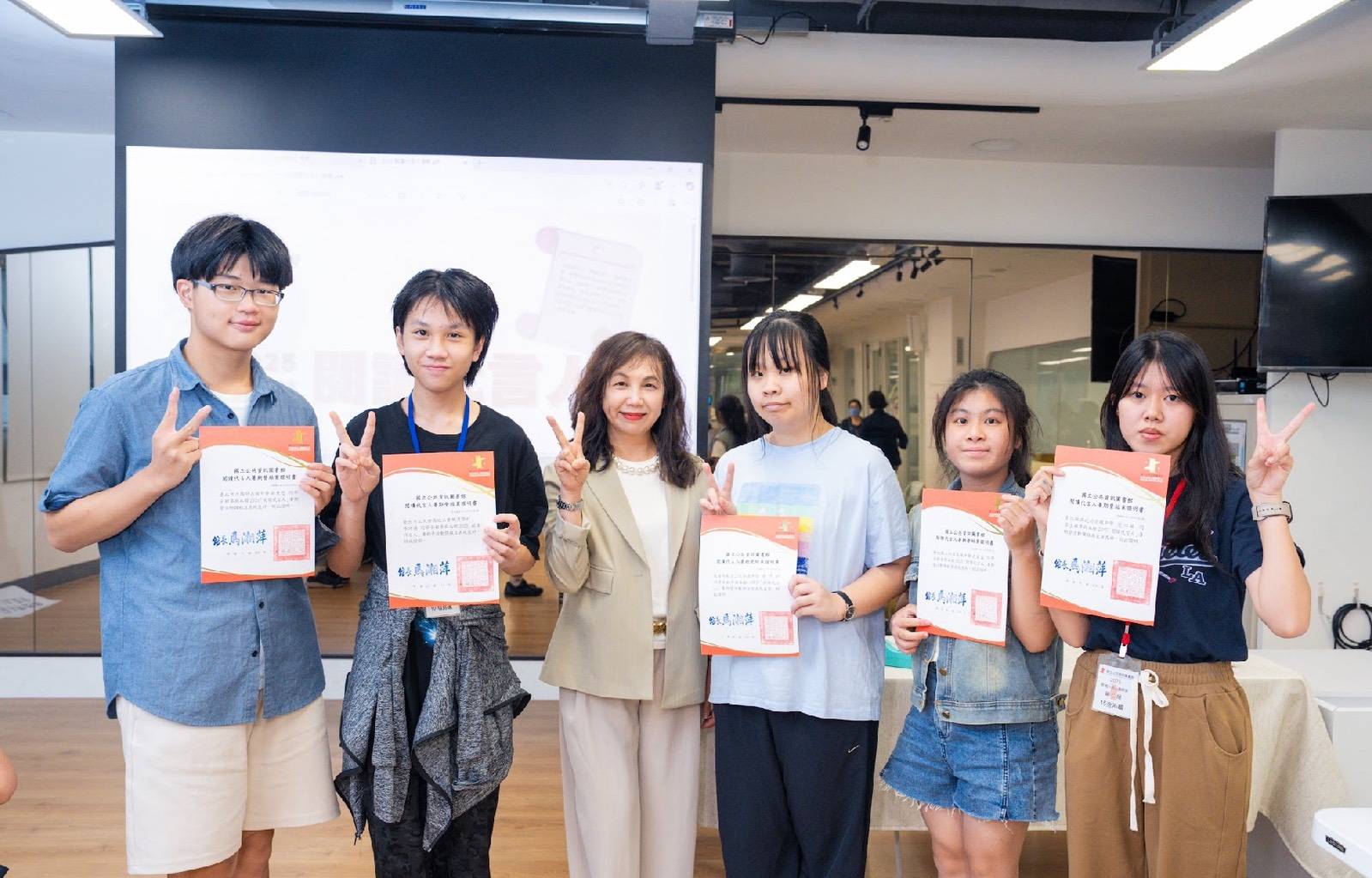 二信高中連思婷參加國資圖「閱讀代言人」暑期營活動表現出色 5 169836