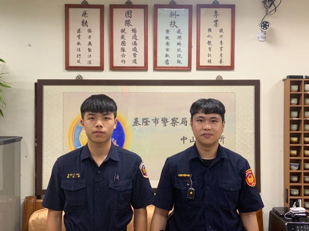 鑰匙卡深溝 警巧用磁鐵衣架助尋回 1 1754719982955