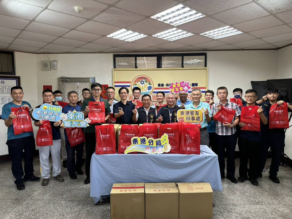 父親節送暖 東港警友香腸禮盒致敬警察爸爸 1 219608 0