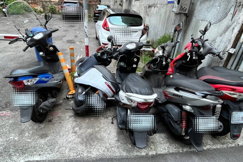 太熱火氣太大 用餐客人互看不順眼互毆 大安警到場逮人送辦 3 MEITU 20250814 085335884