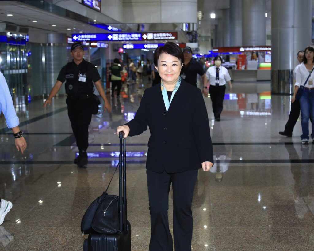 盧市長返台
