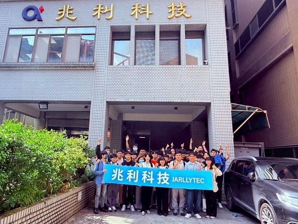 職前了解企業運作 勞動部攜手龍華科大引導實務參訪 4 《圖說》透過參訪讓學子提前熟悉職場環境,也對實習生活有了初步認識。〈龍華科大提供〉